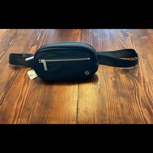 Lululemon Wunderlust Belt Bag in black NWT